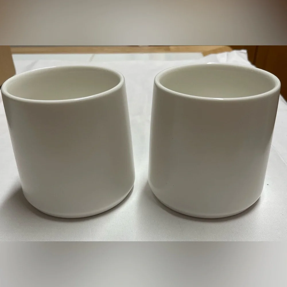 Minimalist White Dining Mugs - Picture 1 of 3